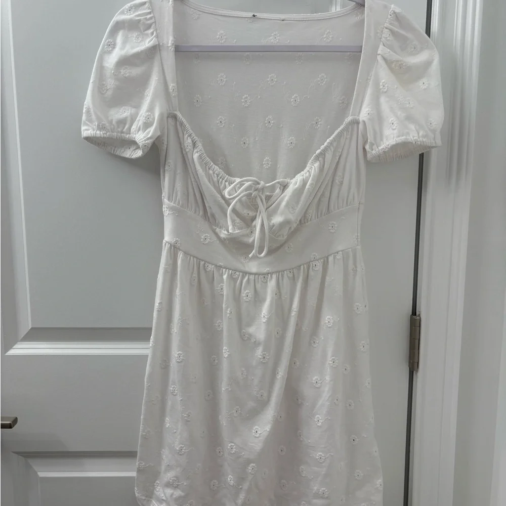 White Daisy Mini Dress - Picture 2 of 3